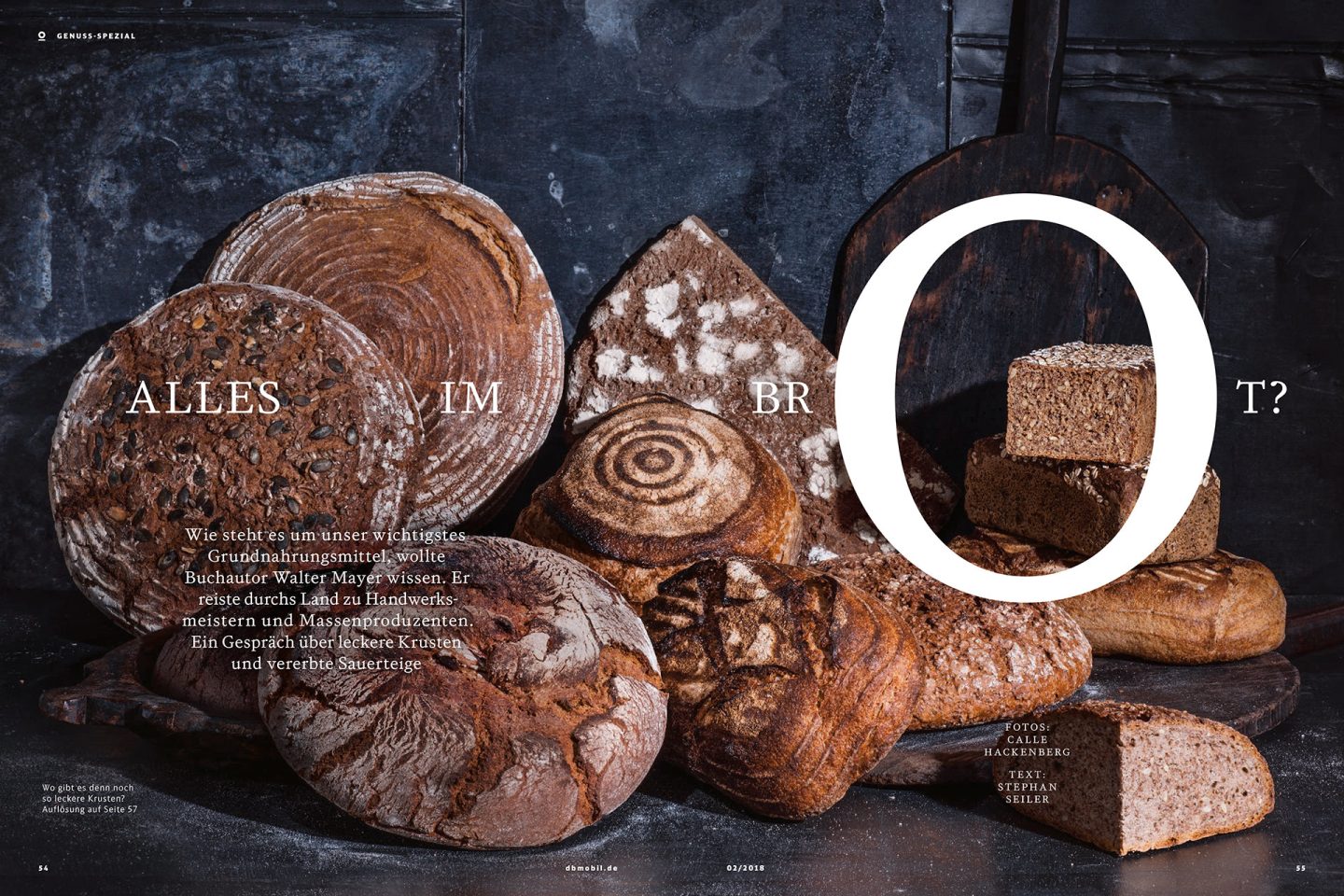 Dunkle Bäckereiatmosphäre mit diversen Brotsorten, Fotoproduktion für dbmobil in Hamburg | Fotografie und Konzeption durch Studio Hackenberg