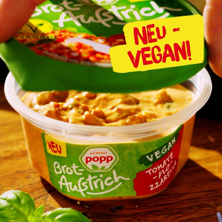 Ausschnitt aus dem Video der SocialMedia Videos zur PrÃ¤sentation der neuen veganen Popp Feinkost Produktlinie - produziert von Studio Hackenberg in Form eines Rezeptvideos